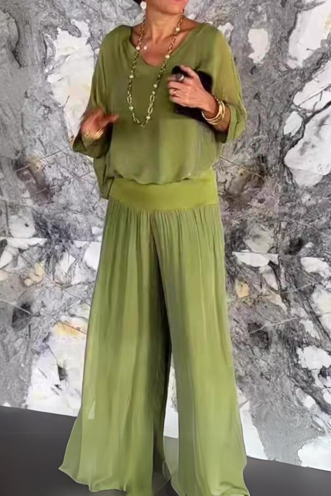 Tenue Élégante Deux Pièces - Pantalon Large et Blouse Ample